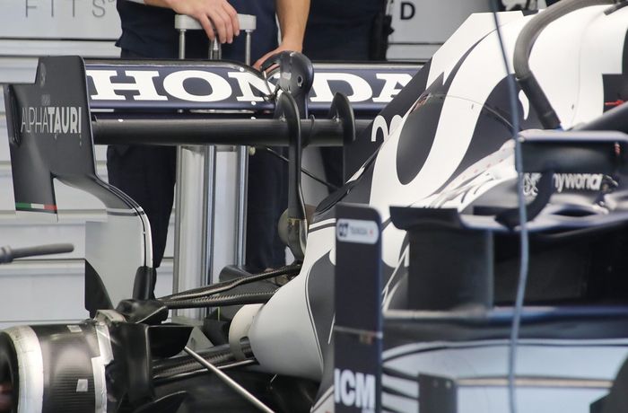 Detalle del alerón trasero del AlphaTauri AT02