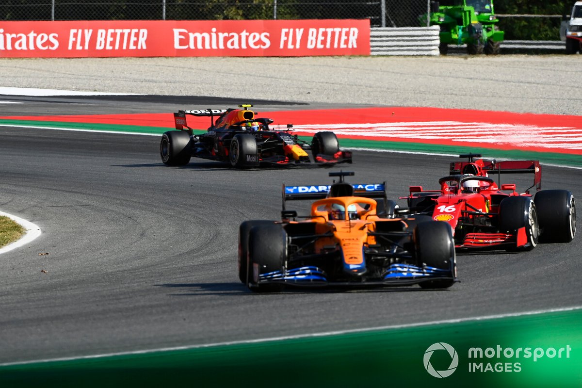 Daniel Ricciardo, McLaren MCL35M, Charles Leclerc, Ferrari SF21, e Sergio Perez, Red Bull Racing RB16B