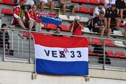 Max Verstappen, Red Bull Racing fans en spandoek