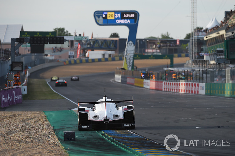 #1 Porsche Team Porsche 919 Hybrid: Neel Jani, Andre Lotterer, Nick Tandy