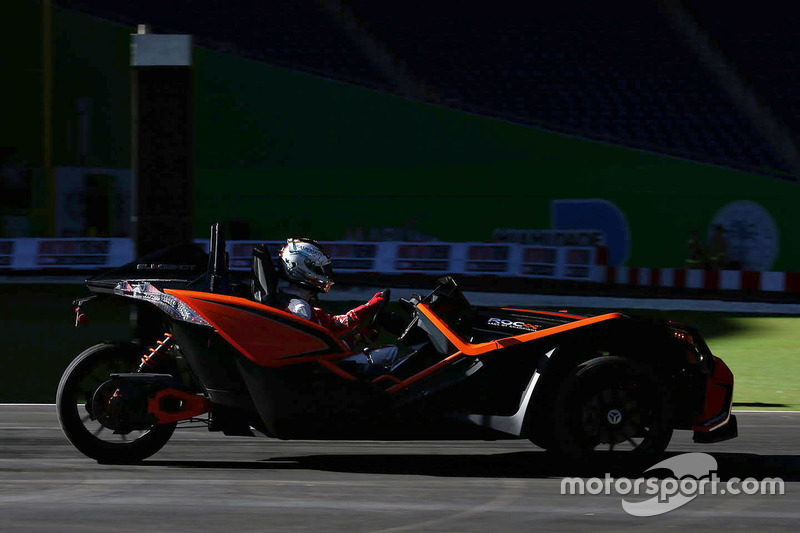 Sebastian Vettel pilote la Polaris Slingshot SLR