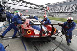 #67 Ford Performance Chip Ganassi Racing Ford GT: Ryan Briscoe, Richard Westbrook, Scott Dixon, pit action