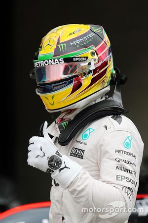 Lewis Hamilton, Mercedes AMG F1 fête sa pole position dans le Parc Fermé