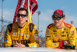Kyle Busch, Joe Gibbs Racing ,Toyota; Joey Logano, Team Penske, Ford