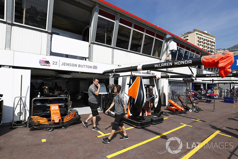 Garage of Jenson Button, McLaren