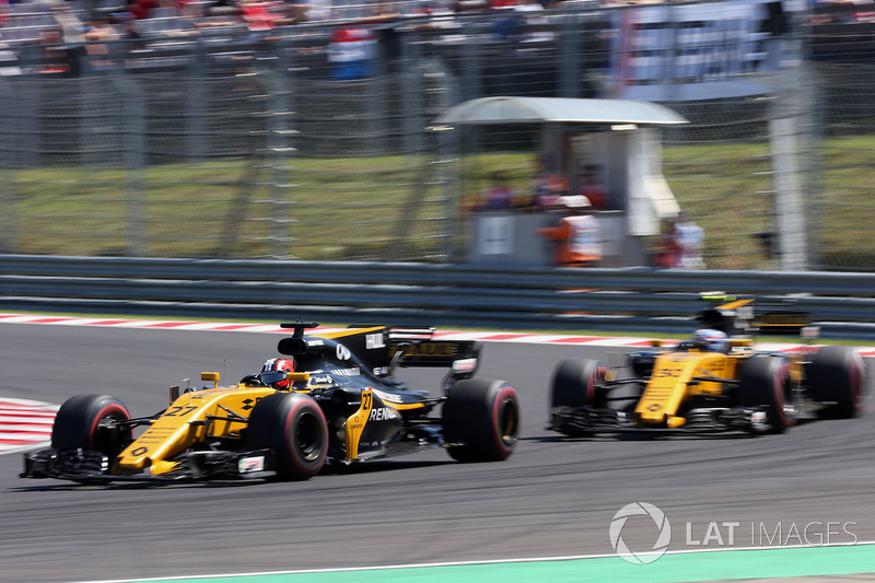 Nico Hulkenberg, Renault Sport F1 Team RS17 pasa a Jolyon Palmer, Renault Sport F1 Team RS17