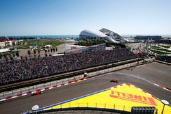 Себастьян Феттель, Ferrari SF70H, и Кими Райкконен, Ferrari SF70H