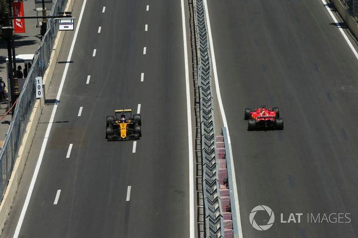 Nico Hulkenberg, Renault Sport F1 Team RS17, Sebastian Vettel, Ferrari SF70H