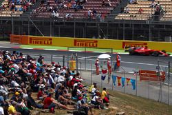 Marshals and fans observe Sebastian Vettel, Ferrari SF70H