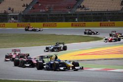 Oliver Rowland, DAMS leading Alexander Albon, ART Grand Prix and Charles Leclerc, PREMA Powerteam