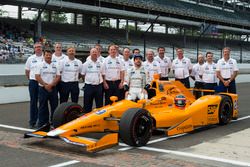 Fernando Alonso, Andretti Autosport Honda con il team nel ritratto ufficiale delle qualifiche