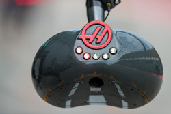 Les lumières des stands Haas F1 Team