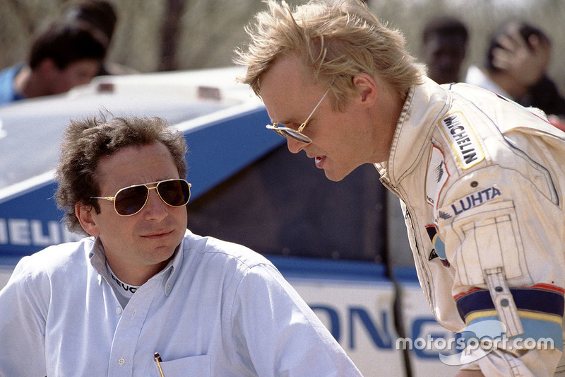 El jefe de equipo de Peugeot Jean Todt y Ari Vatanen