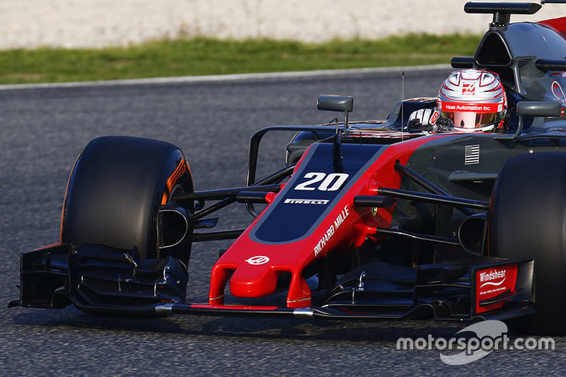 12º Kevin Magnussen, Haas VF-17 F1 Team, 1:22.204,superblandos, (121 vueltas)