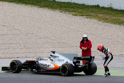 Esteban Ocon, Sahara Force India F1 VJM10 s'arrête en piste