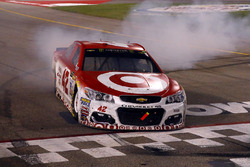 Race winner Kyle Larson, Chip Ganassi Racing Chevrolet