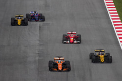 Фернандо Алонсо, McLaren MCL32, Нико Хюлькенберг, Renault Sport F1 Team RS17, Себастьян Феттель, Ferrari SF70H, Джолион Палмер, Renault Sport F1 Team RS17, и Карлос Сайнс-мл., Scuderia Toro Rosso STR12