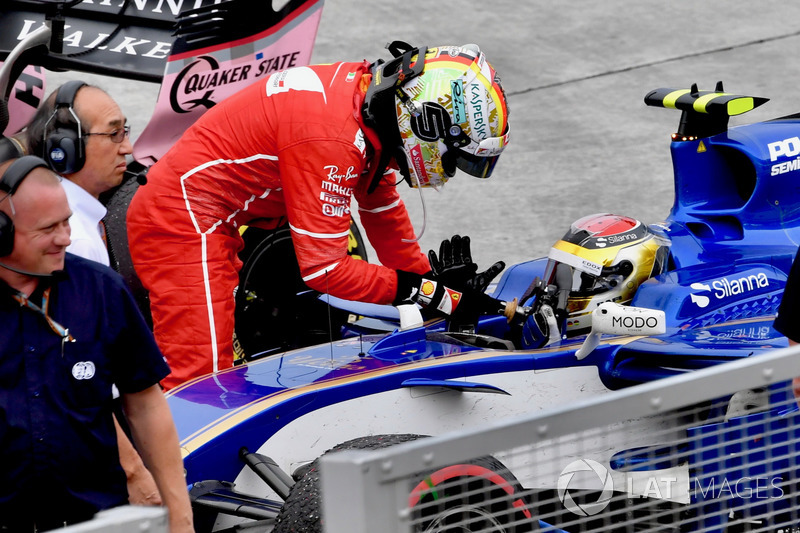 Sebastian Vettel, Ferrari agradece a Pascal Wehrlein, Sauber C36 por llevarlo