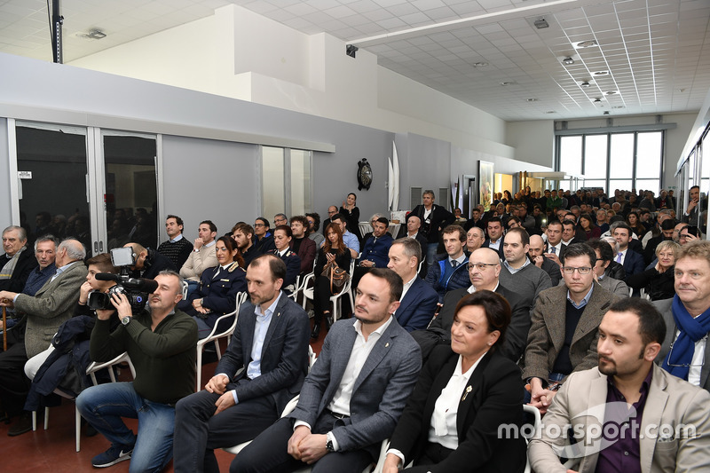 Los medios de comunicación e invitados en la presentación del Gresini Racing Team