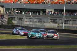 Rob Huff, Leopard Racing Team WRT, Volkswagen Golf GTi TCR leads