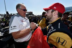 James Hinchcliffe, Schmidt Peterson Motorsports Honda y Art St Cyr celebran en  victory lane