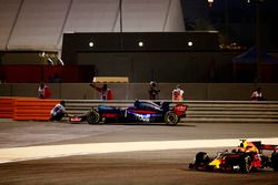 Carlos Sainz Jr., Scuderia Toro Rosso STR12, Max Verstappen, Red Bull Racing RB13