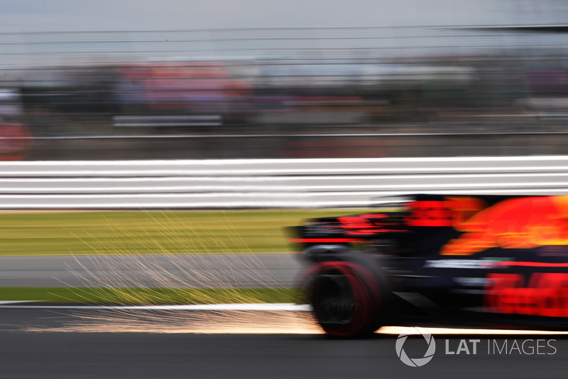 Max Verstappen, Red Bull Racing RB13 chispas