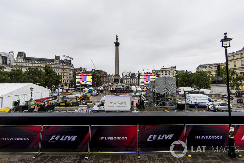 Persiapan F1 Live di Trafalgar Square