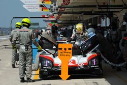 #2 Porsche LMP Team Porsche 919 Hybrid: Timo Bernhard, Earl Bamber, Brendon Hartley