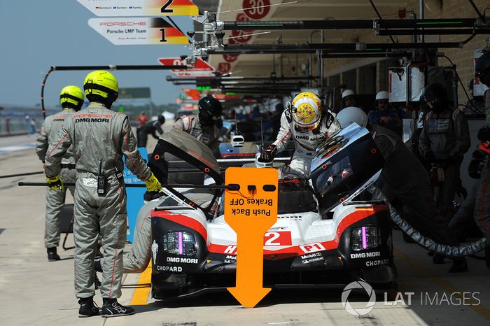 #2 Porsche LMP Team Porsche 919 Hybrid: Timo Bernhard, Earl Bamber, Brendon Hartley