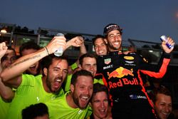 Race winner Daniel Ricciardo, Red Bull Racing celebrates with the team