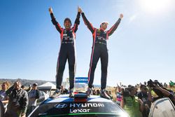 I vincitori Thierry Neuville, Nicolas Gilsoul, Hyundai Motorsport