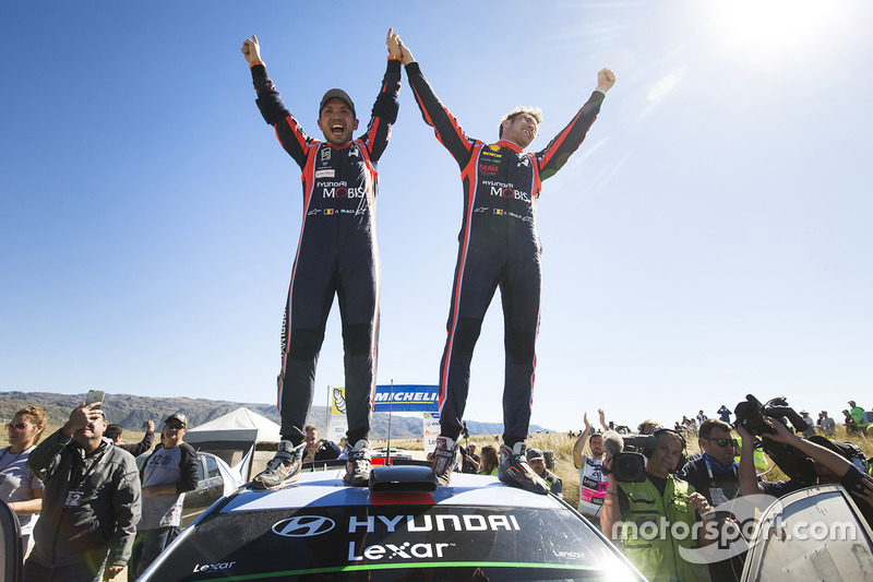 I vincitori Thierry Neuville, Nicolas Gilsoul, Hyundai Motorsport