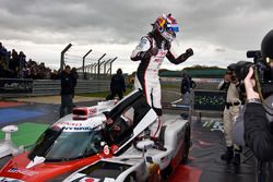 Sébastien Buemi, Toyota Gazoo Racing, im Parc Ferme