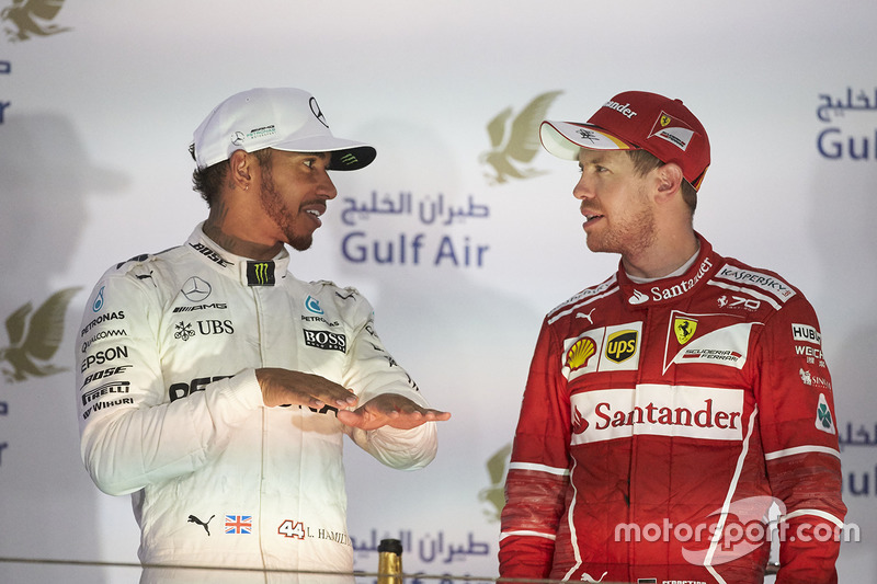 Podium: ganador, Sebastian Vettel, Ferrari, segundo, Lewis Hamilton, Mercedes AMG F1