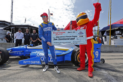 Scott Dixon, Chip Ganassi Racing Honda, accepts the Firestone Pit Stop Performance Award from the Firestone Firehawk