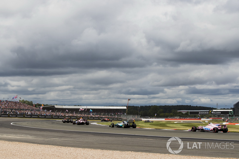 Valtteri Bottas, Mercedes AMG F1 W08, Sergio Perez, Sahara Force India F1 VJM10