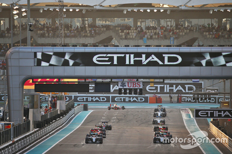 Lewis Hamilton, Mercedes AMG F1 W07 Hybrid al inicio