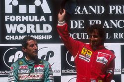 Podium: le vainqueur Alain Prost, Ferrari, le deuxième Ivan Capelli, Leyton House