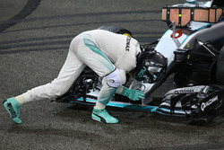 Second placed Nico Rosberg, Mercedes AMG F1 W07 Hybrid celebrates his World Championship at the end of the race
