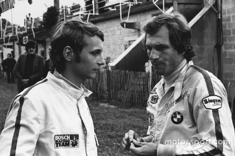 Niki Lauda, March 712M - Cosworth met Dieter Quester, March 712M - BMW