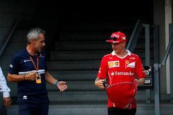 Beat Zehnder, Sauber F1 Team Manager and Kimi Raikkonen, Ferrari