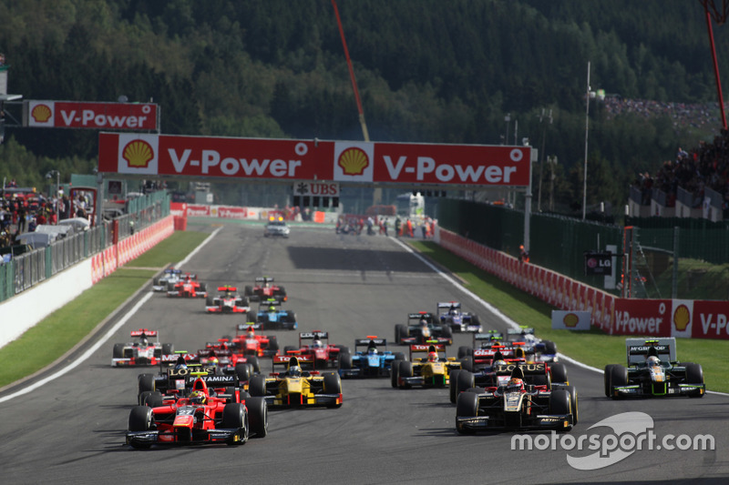 Rio Haryanto memimpin 25 pembalap lain dari pole position