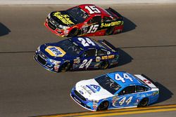 Clint Bowyer, HScott Motorsports Chevrolet; Chase Elliott, Hendrick Motorsports Chevrolet; Brian Sco