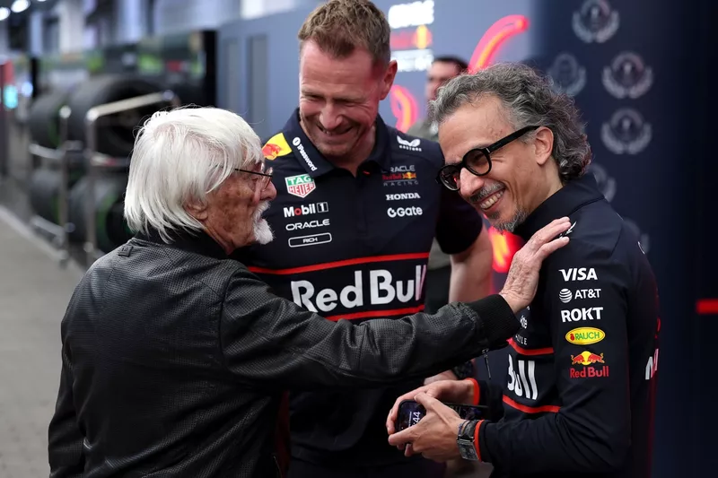 Laurent Mekies, directeur de l'équipe Red Bull Racing, Bernie Ecclestone