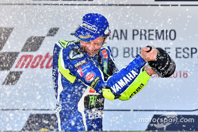 Podium: winner Valentino Rossi, Yamaha Factory Racing celebrates with champagne