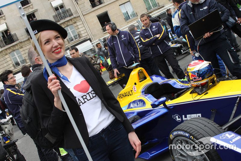 Une Grid Girl