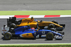 Felipe Nasr, Sauber C35 dan Jolyon Palmer, Renault Sport F1 Team RS16
