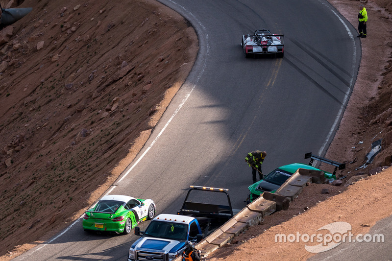 Trouble for the #50 Mitsubishi EVO: Roy Narvaez