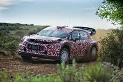 Kris Meeke tests Citroﾃｫn C3 WRC 2017